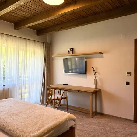 度假居 Bradutul De La Munte